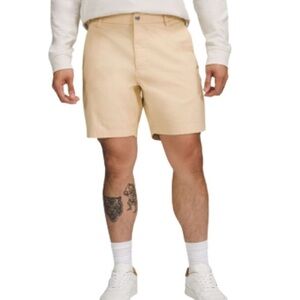 Lululemon Men’s Commission Classic-Fit Short 7" Oxford Prosecco / White Size 36